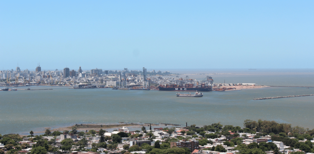 Promoção de passagens aéreas de Natal para Montevidéu por R$ 1.509 com a Azul, voo com escala em Recife